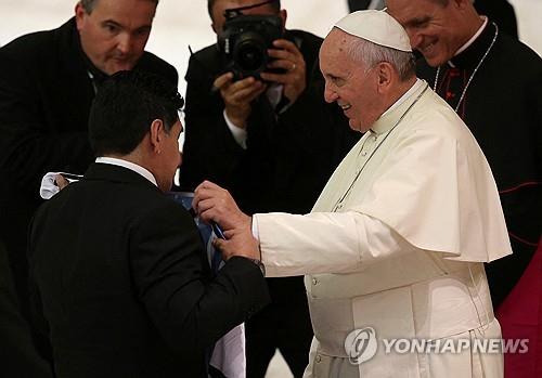 마라도나 만나는 프란치스코 교황