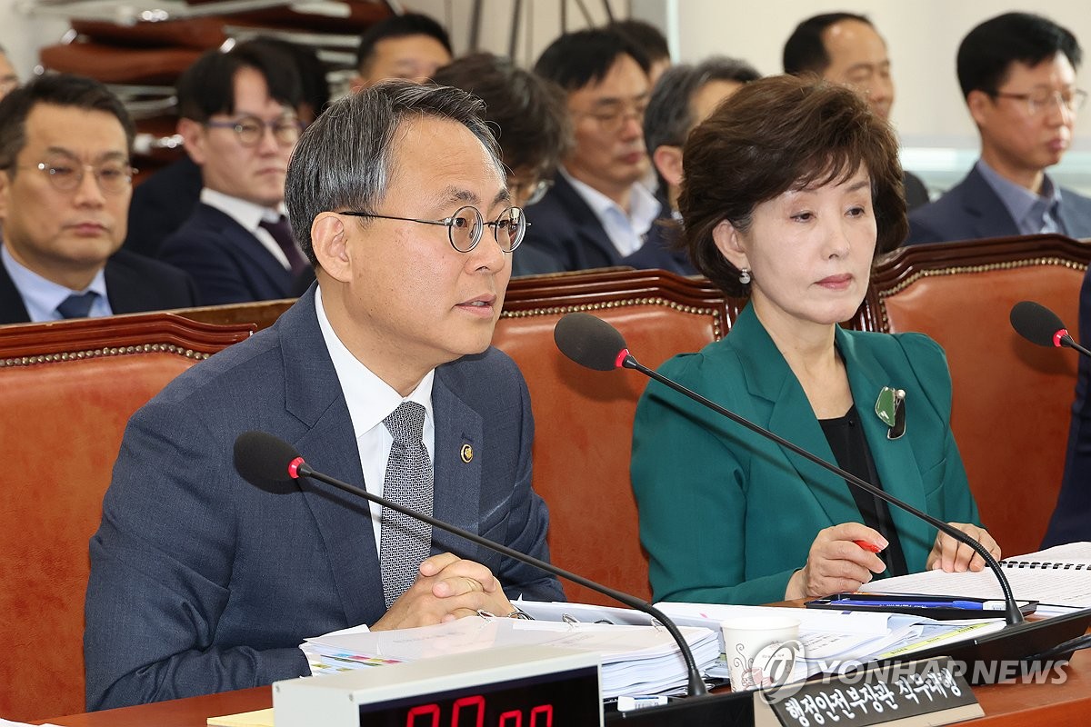 산불피해 지원 관련 답변하는 고기동 장관 직무대행