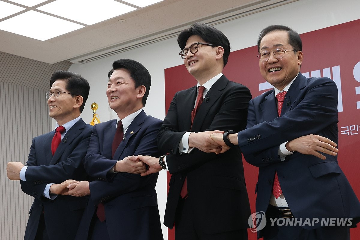포즈 취하는 국민의힘 대선 경선 후보