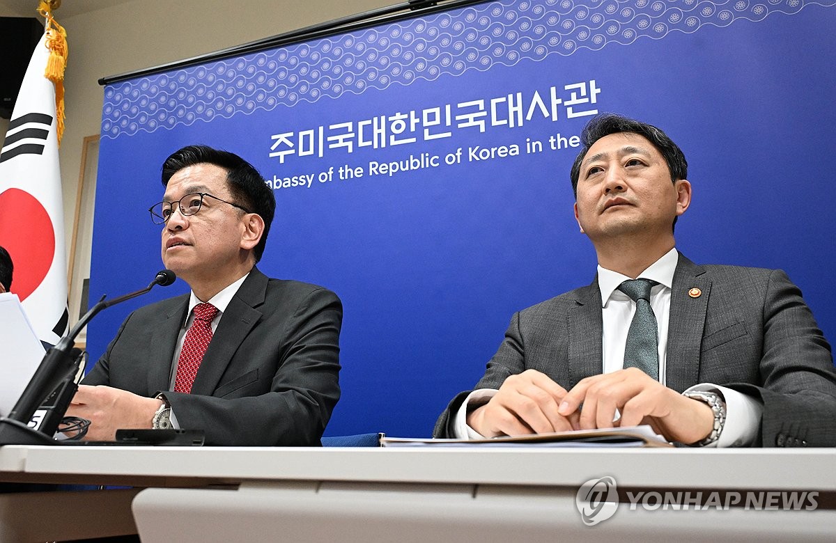 브리핑하는 최상목 부총리