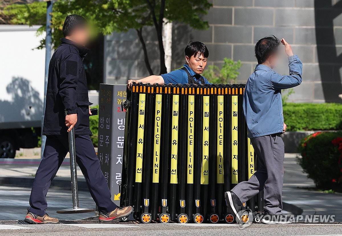 검찰, 건진법사 의혹 '윤 전 대통령 부부 사저' 아크로비스타 압수수색 종료