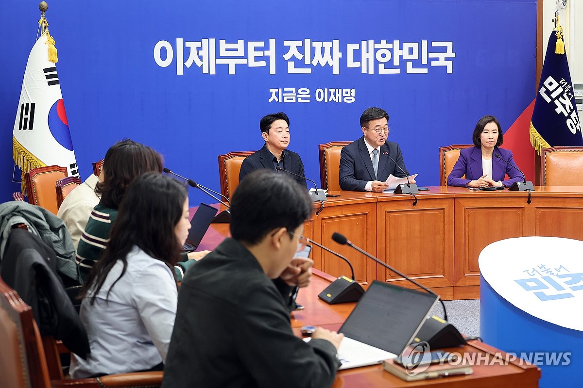 기자간담회 하는 윤호중 총괄선대본부장