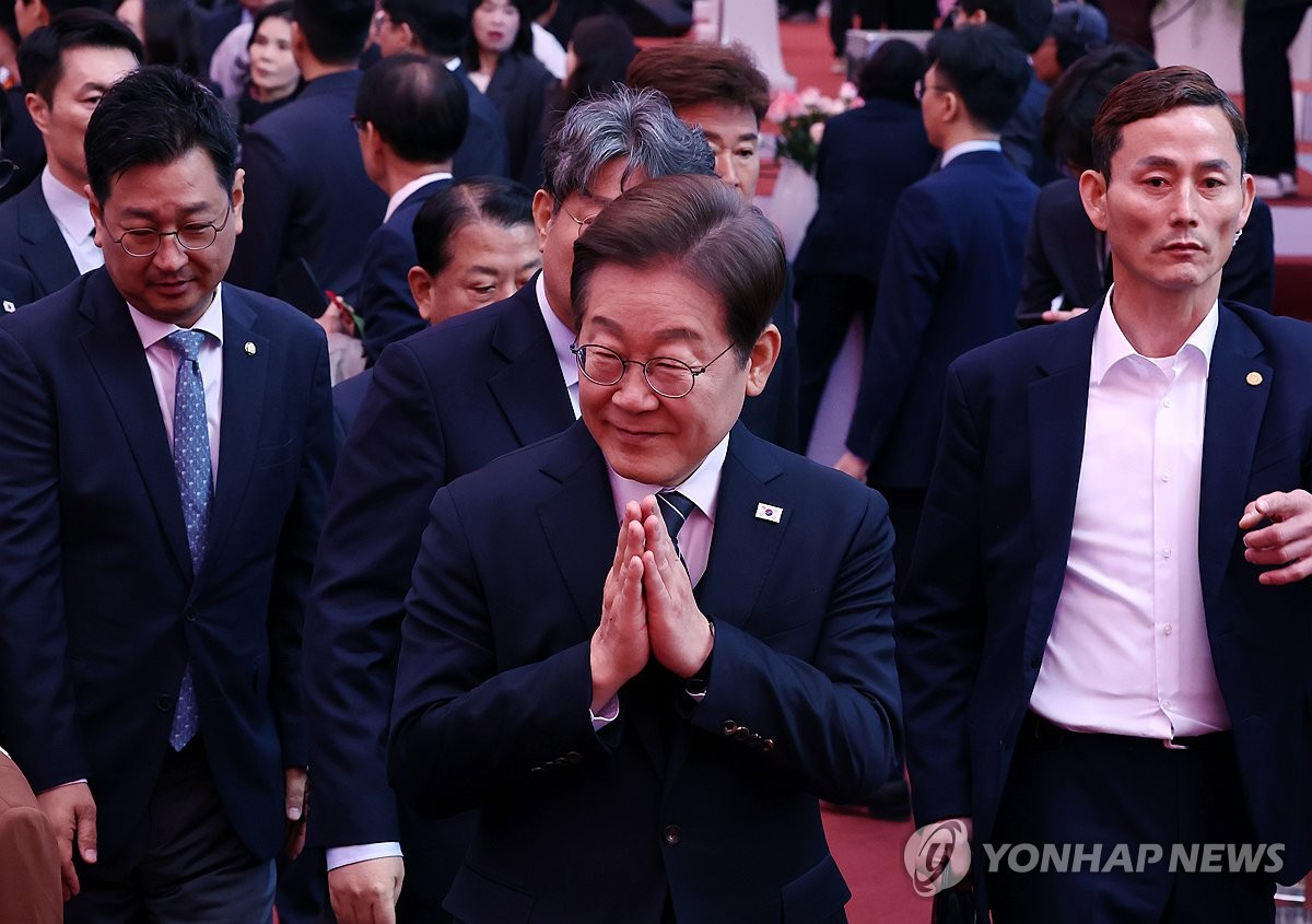 봉축법요식 마친 이재명 후보
