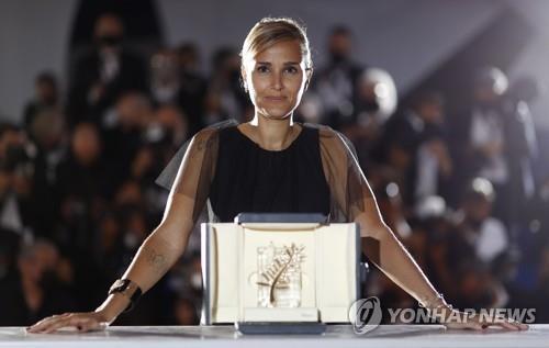 '티탄'으로 칸영화제 황금종려상 받은 쥘리아 뒤쿠르노
