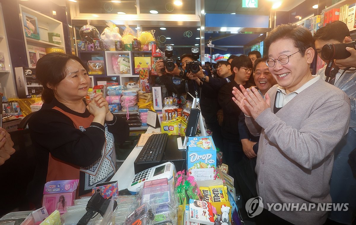 경주 골목골목 경청투어 나선 이재명 후보
