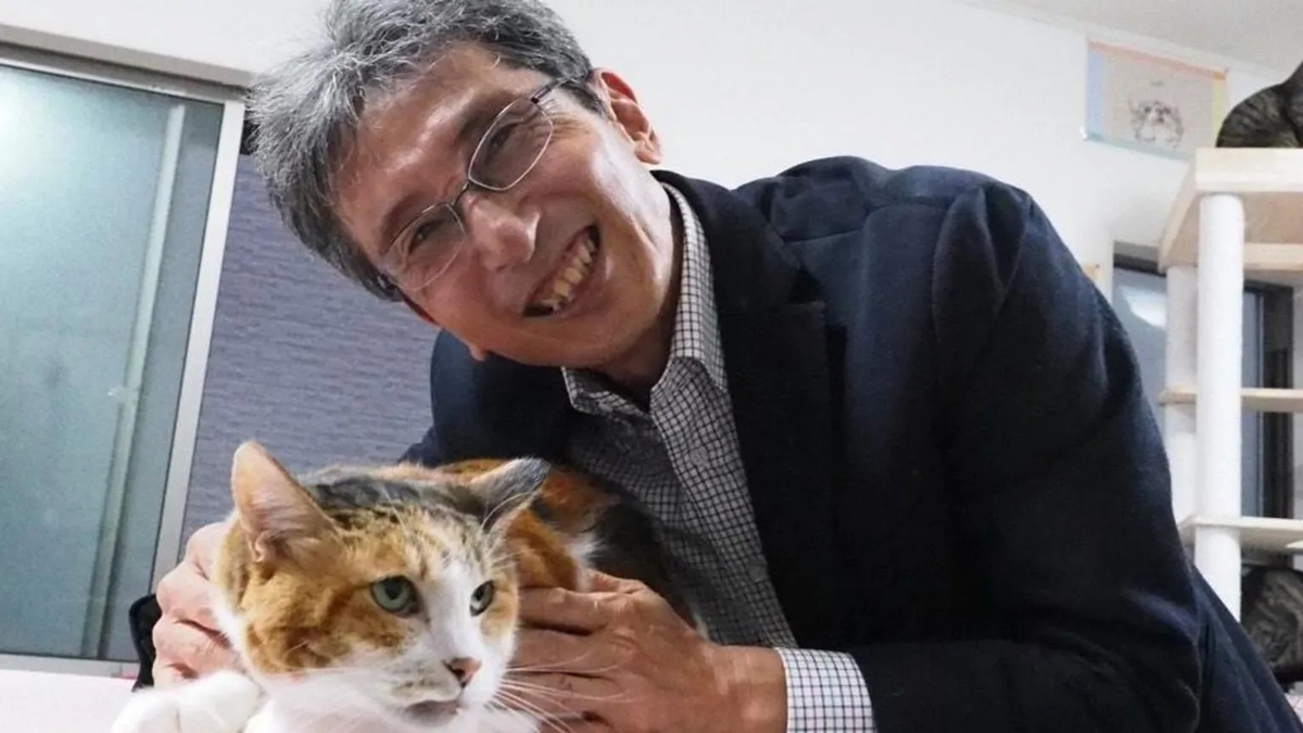 삼색얼룩털 고양이와 사사키 히로유키 규슈대 교수