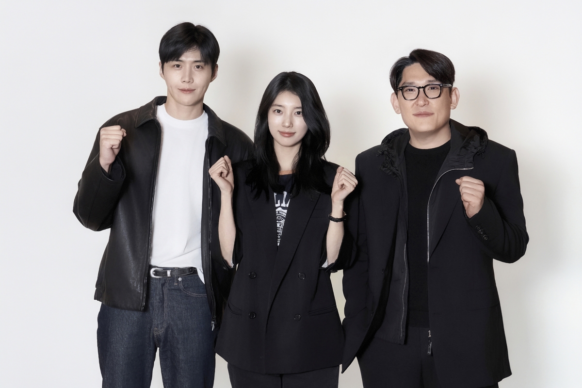 디즈니+ 내년 공개 시리즈 '현혹'의 김선호(좌측부터), 수지, 한재림 감독