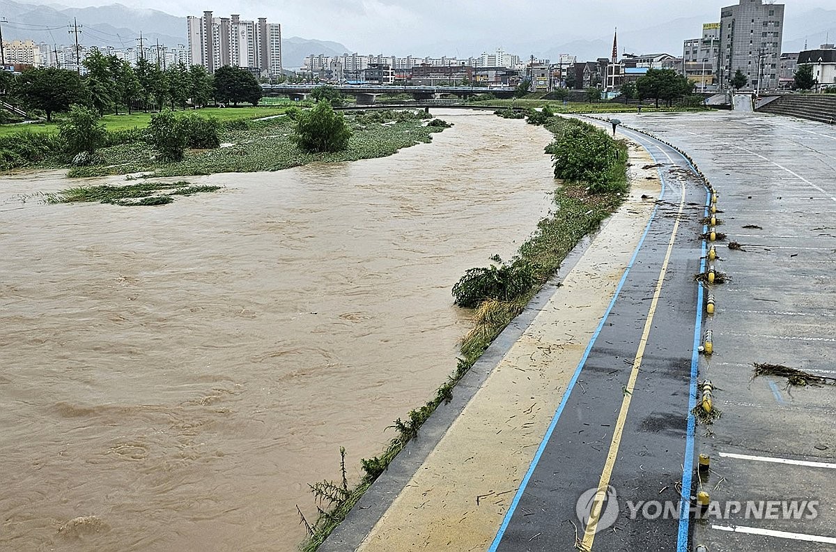 작년 7월 장마 기간 물에 잠긴 원주천 둔치