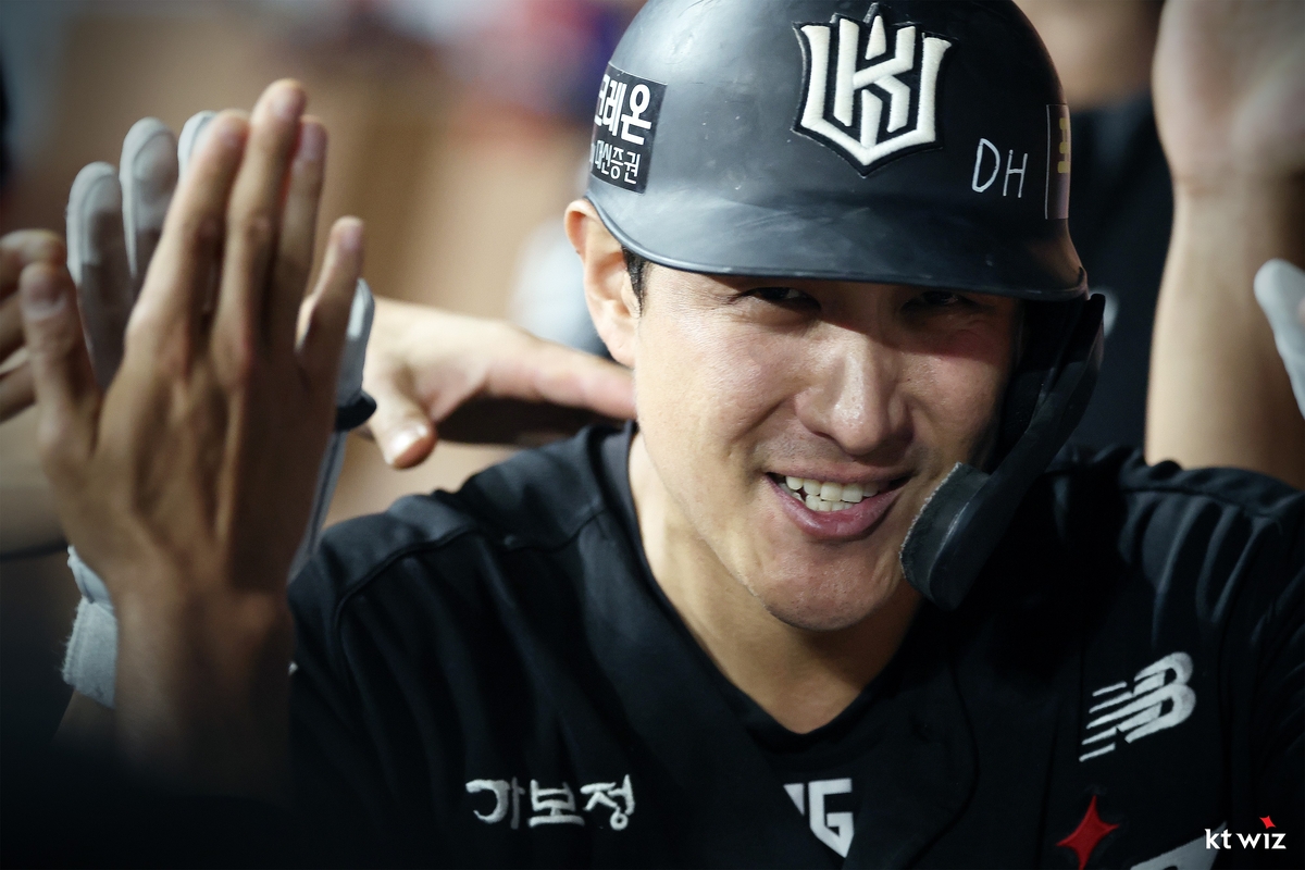 4안타 경기를 펼친 황재균의 미소