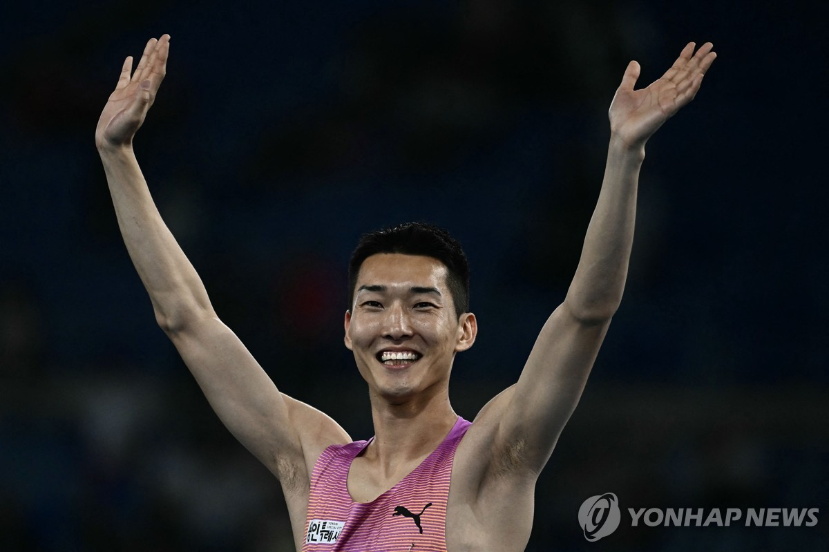 환하게 웃는 '챔피언' 우상혁