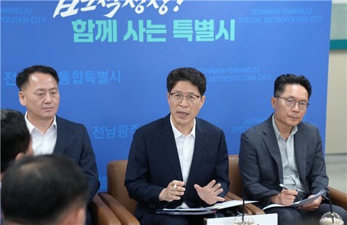 간담회하는 황기연 행정부시장(가운데)