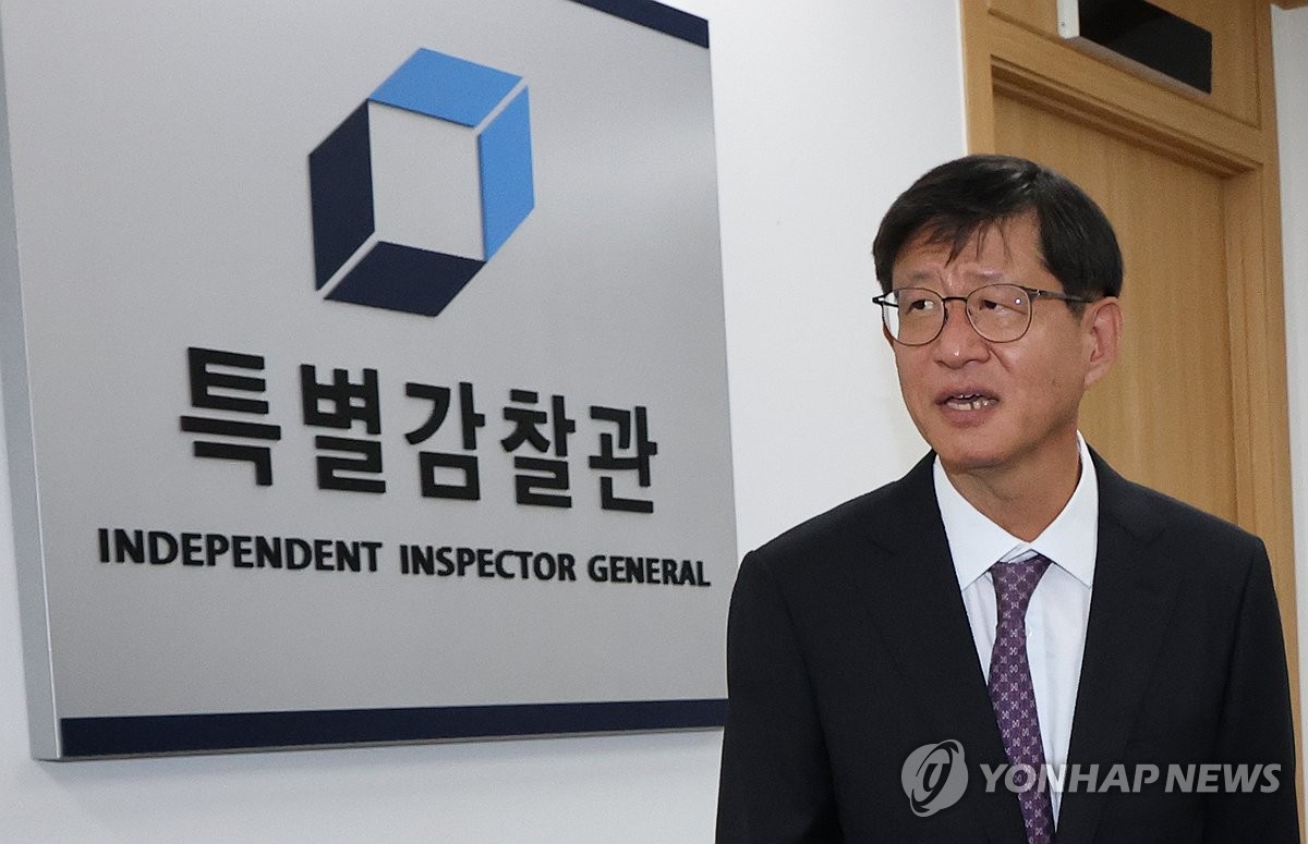 출근하는 최길수 특별감찰관 후보자